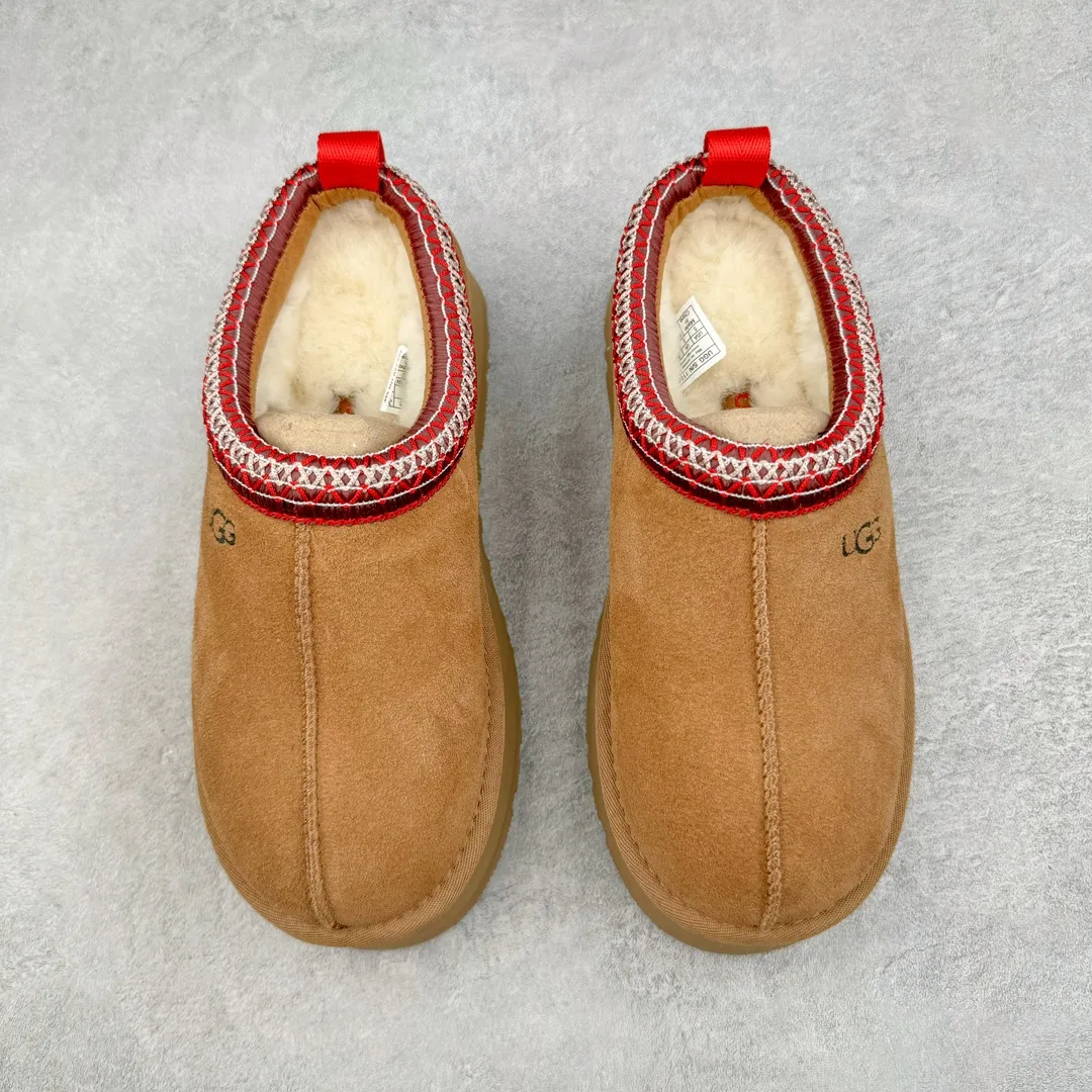 Pick up locally💰520 UGG ethnic style 2553 classic autumn and winter sheep fur all-in-one snow boots. All shoes are made from the same factory as ZP. Longfeng A-grade Australian imported sheep fur all-in-one ethnic style. Brand OEM production line. Fully follow the ZP process. OEM original pattern maker. Adhering to the principle of no original shoes and no development selection. Pay attention to every detail. The most authentic version on the market. TREADLITE "Light Wing" technology outsole. Lightweight/durable/flexible/pile size: 35 36 37 38 39 40 41 42 Coding: by2936060